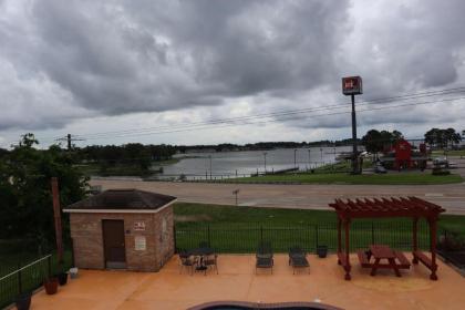 Best Western Lake Conroe - image 8