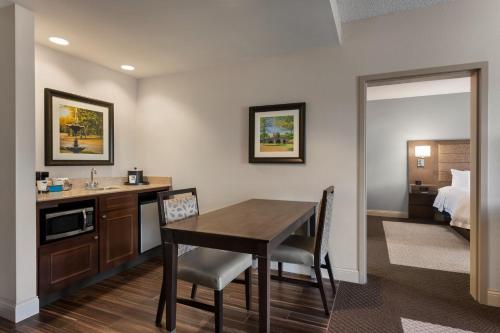 Hampton Inn & Suites Montgomery-EastChase - image 4