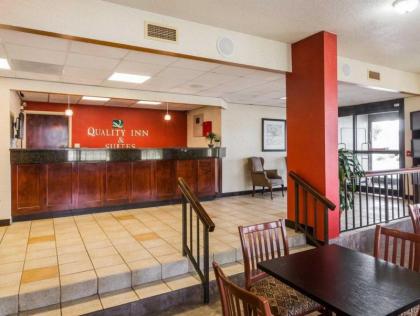 Econo Lodge Inn & Suites Montgomery - image 4