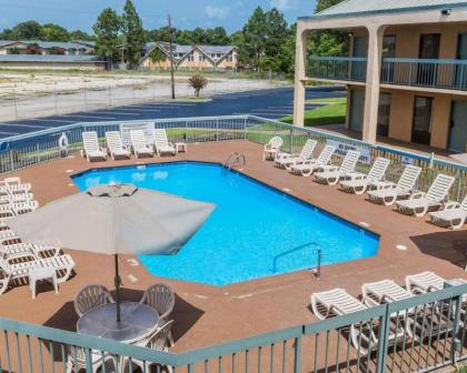 Econo Lodge Inn & Suites Montgomery - image 5