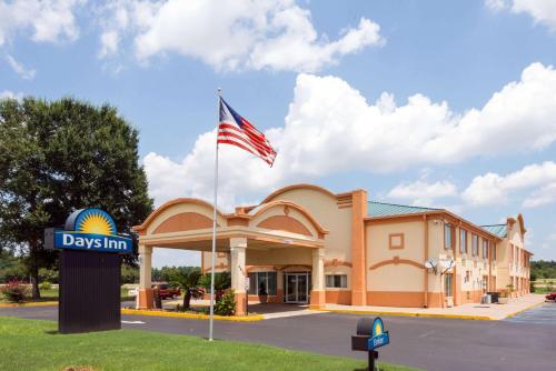 Days Inn by Wyndham Coliseum Montgomery AL - main image