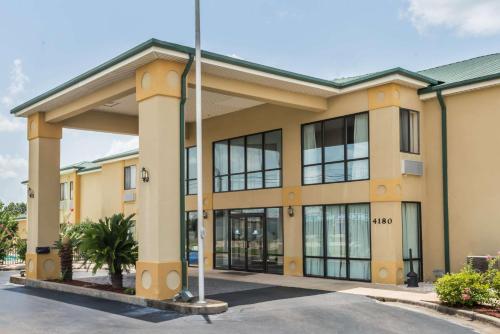 Days Inn by Wyndham Montgomery - main image