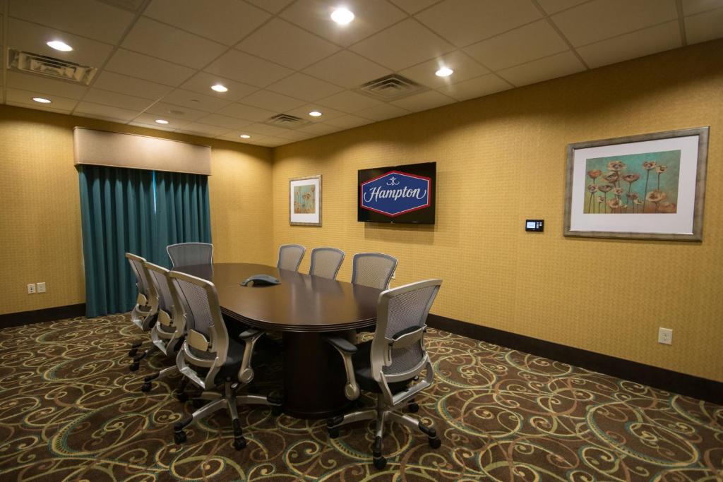 Hampton Inn & Suites Philadelphia Montgomeryville - image 7