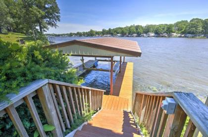 Serene Waterfront Monticello House with Fire Pit! - image 4