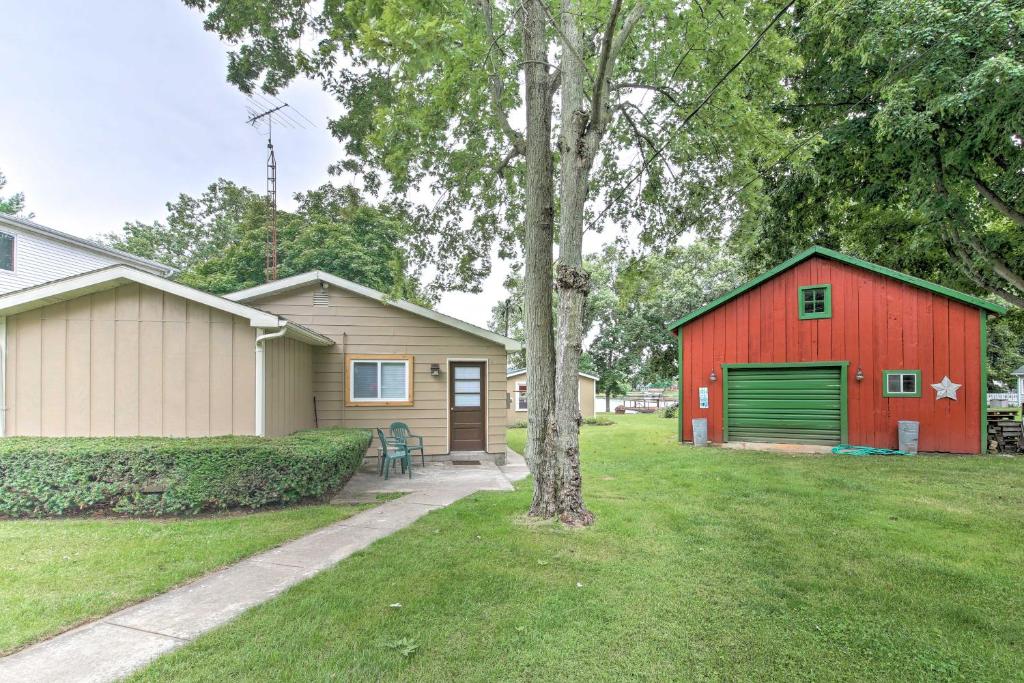 Cozy Cottage with Dock and Patio by Indiana Beach - image 5