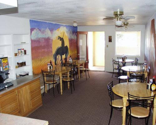 Wayside Motor Inn - image 2