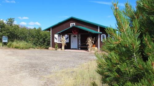 Ranch Mountain Cabin Stunning! BBQ Campfire Hiking - image 2