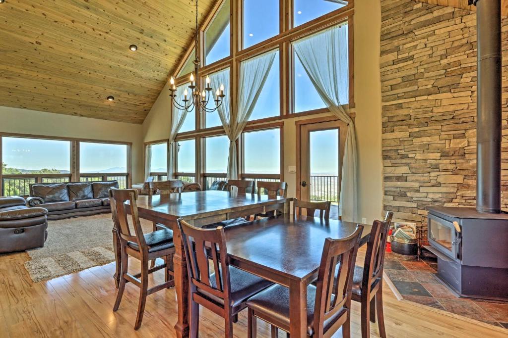 Private Hilltop Home with Expansive View and Grill - image 7