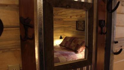 Canyonlands Barn Cabin with Loft Full Kitchen Dining Area for Large Groups - image 10