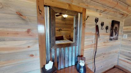 Canyonlands Barn Cabin with Loft Full Kitchen Dining Area for Large Groups - image 4