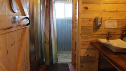 Canyonlands Barn Cabin with Loft Full Kitchen Dining Area for Large Groups - image 8