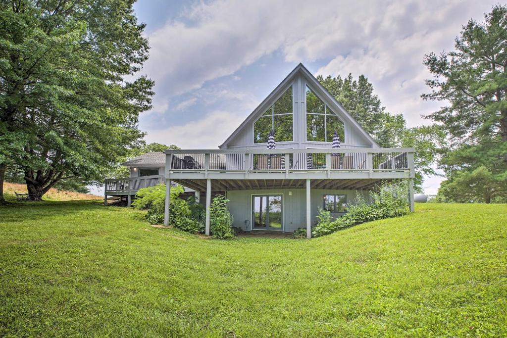 Lake Cumberland Home with Deck and Water Access! - main image