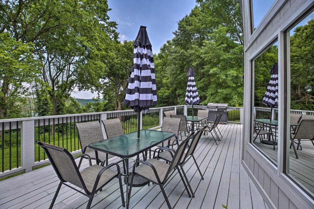 Lake Cumberland Home with Deck and Water Access! - image 2