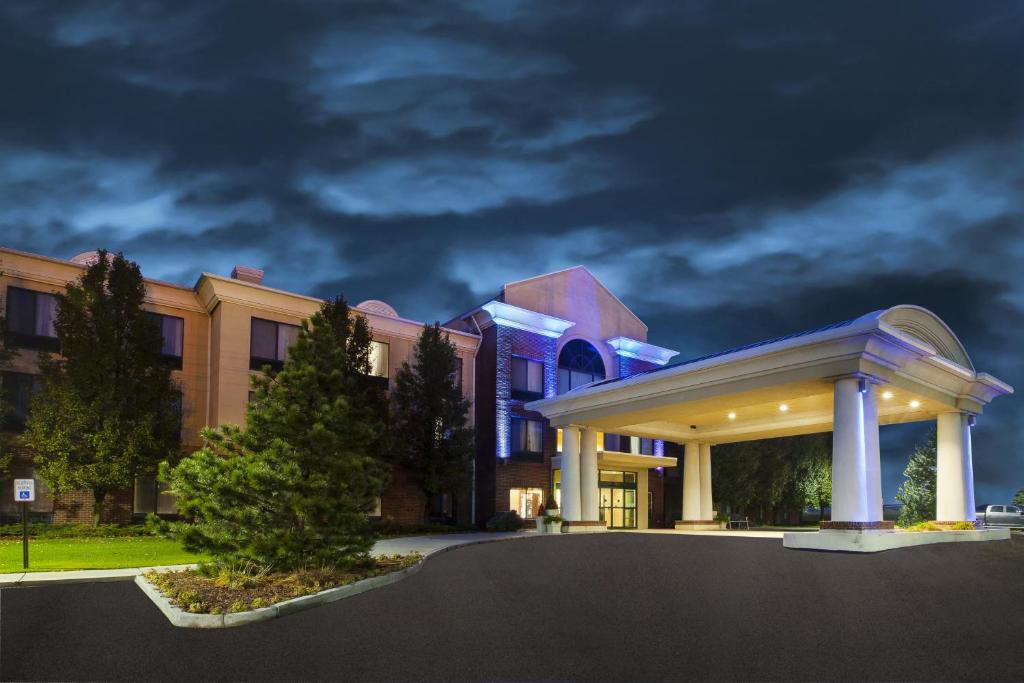 Holiday Inn Express Hotel & Suites Bryan-Montpelier an IHG Hotel - main image