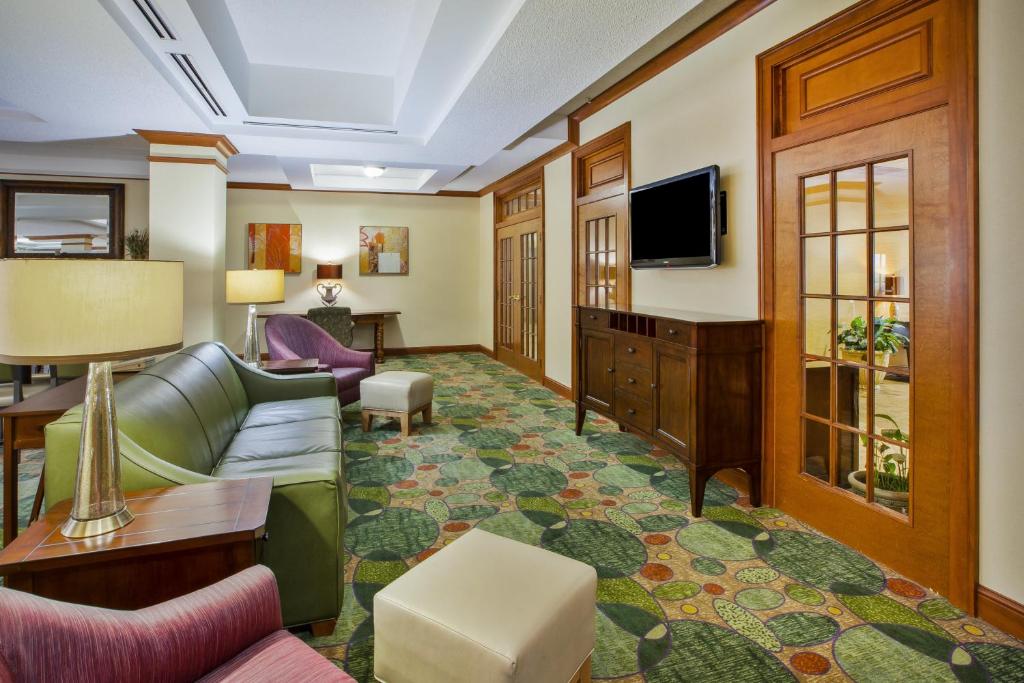 Holiday Inn Express Hotel & Suites Bryan-Montpelier an IHG Hotel - image 3