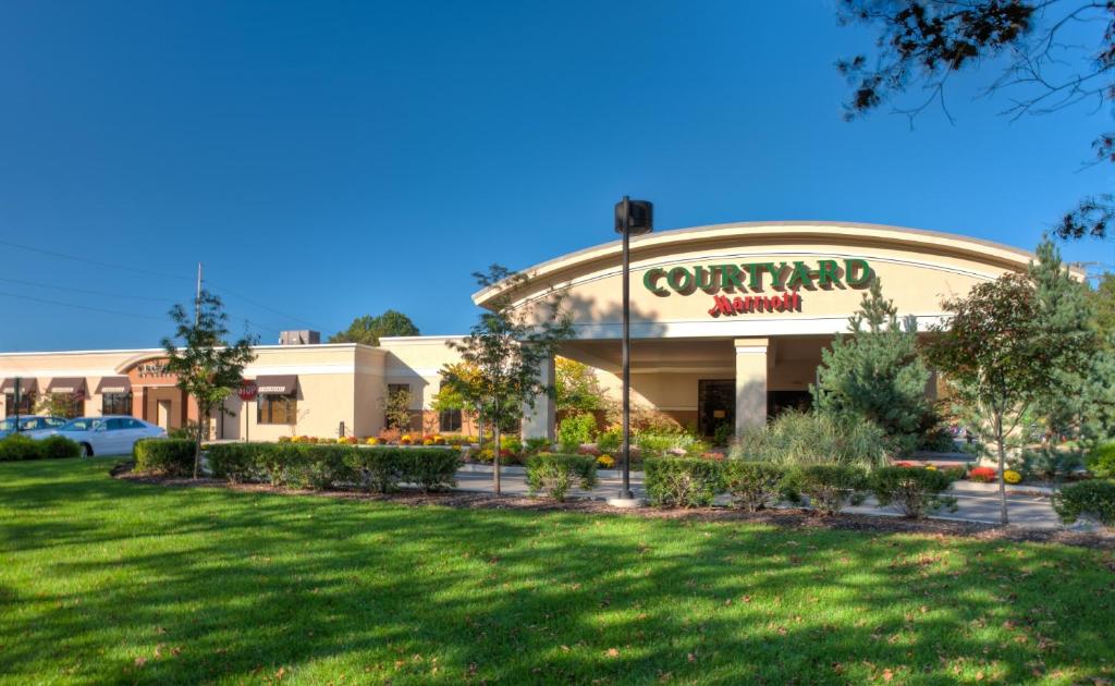 Courtyard Montvale - image 6