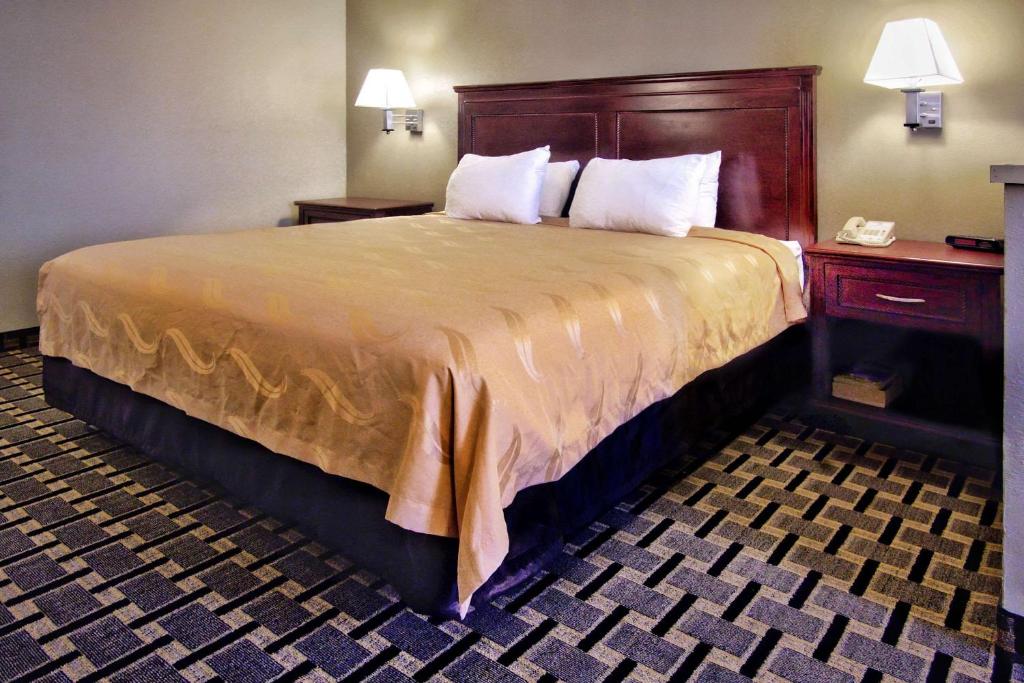 Quality Inn Moore - Oklahoma City - image 4