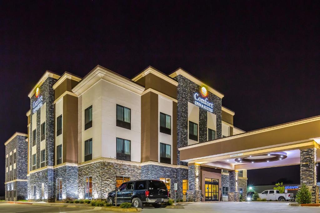 Comfort Inn & Suites Moore - Oklahoma City - image 7