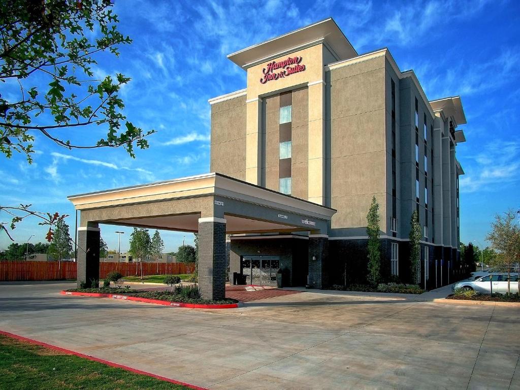 Hampton Inn & Suites-Moore - main image