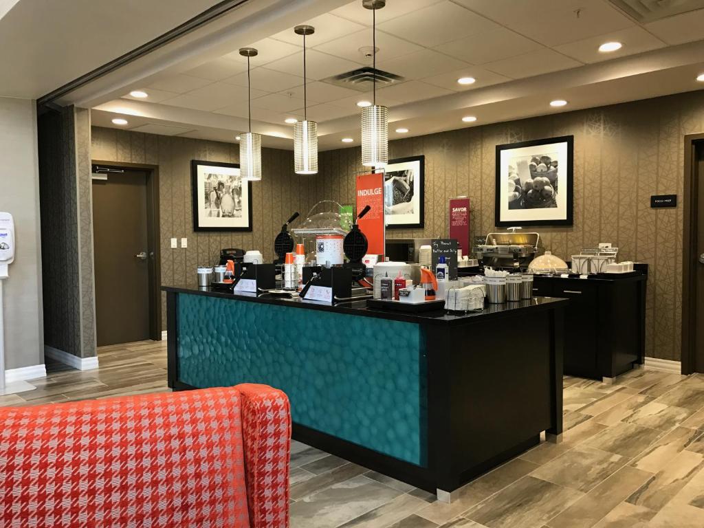 Hampton Inn & Suites-Moore - image 6