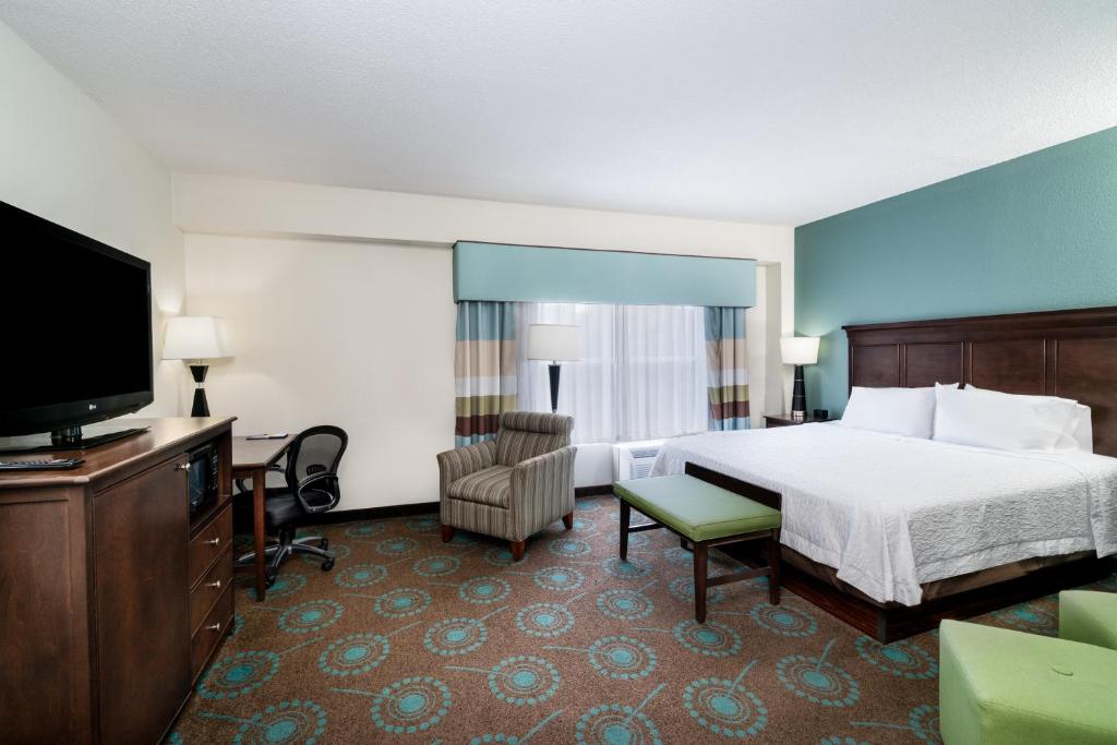 Hampton Inn & Suites Mooresville - image 6