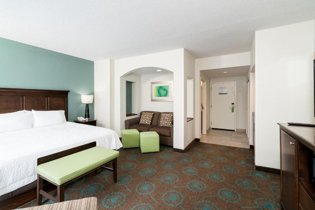 Hampton Inn & Suites Mooresville - image 7