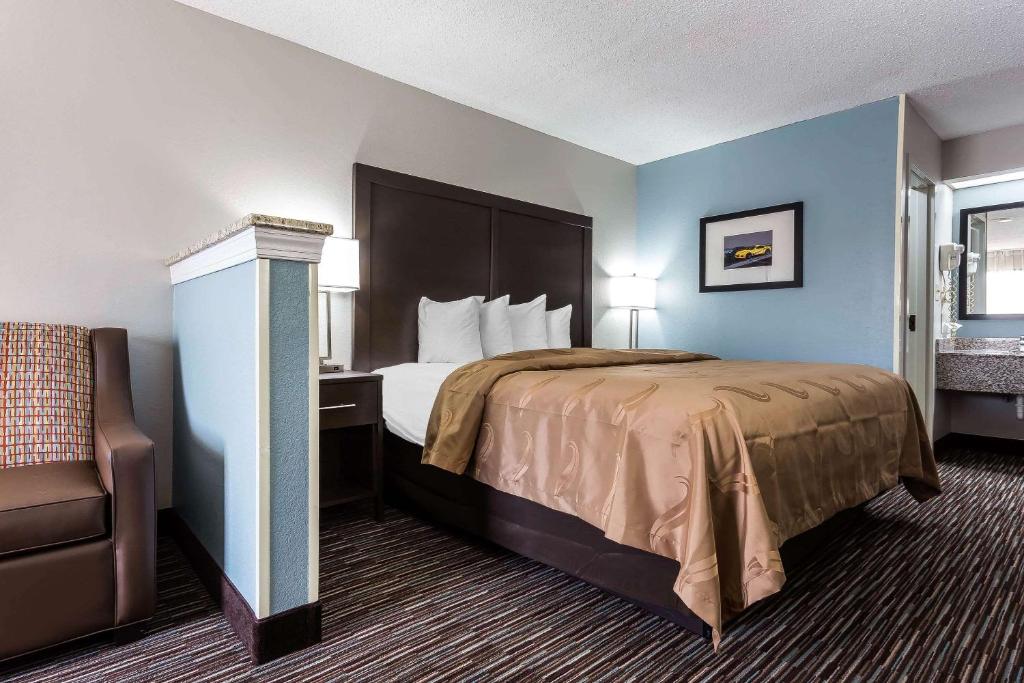 Quality Inn & Suites Mooresville-Lake Norman - image 2