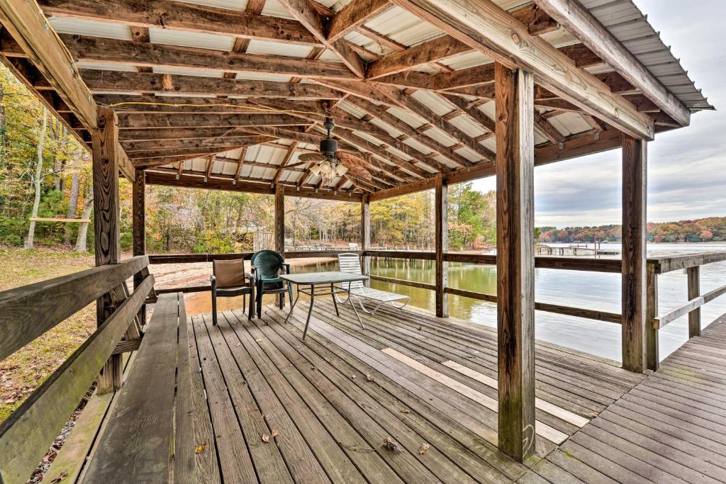 Pet-Friendly Lake Norman Cottage Swim Boat Fish - main image