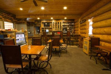 Headwaters Lodge & Cabins at Flagg Ranch - image 3