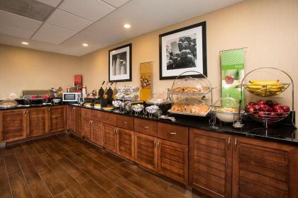 Hampton Inn Morehead City - image 12