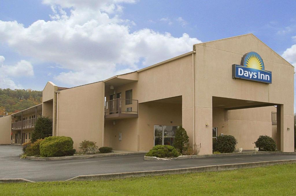 Days Inn by Wyndham Morehead - main image