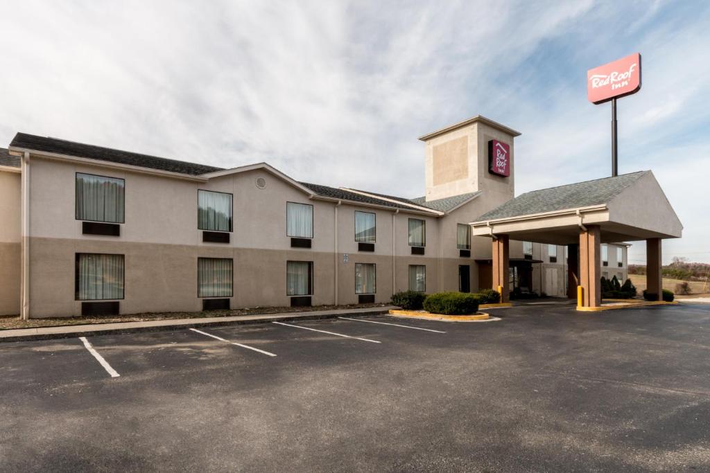 Red Roof Inn Morehead - image 4