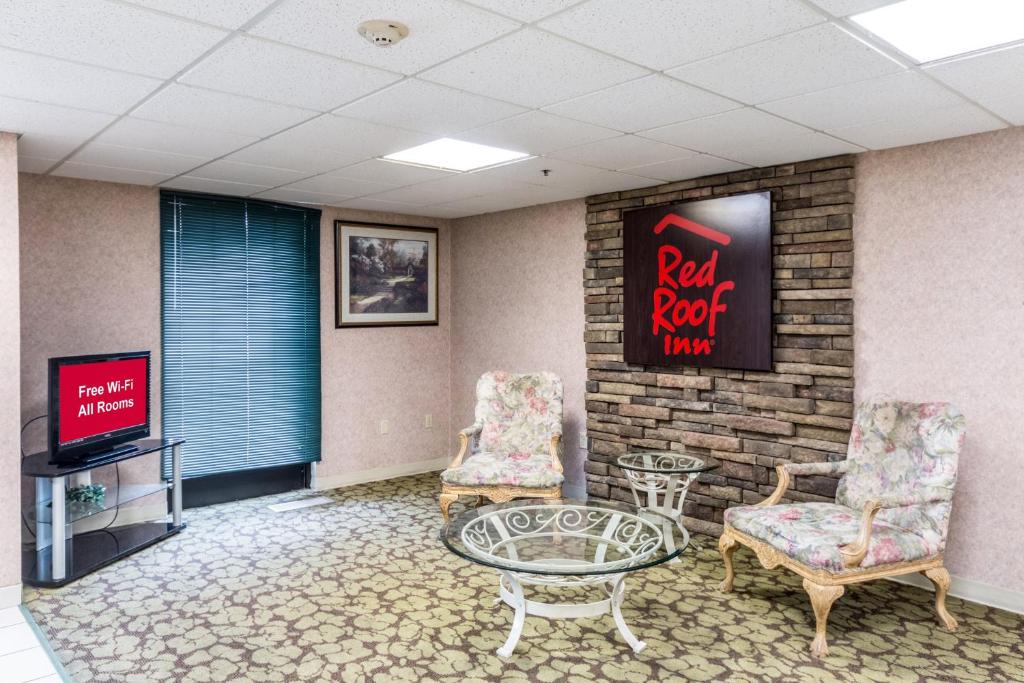 Red Roof Inn Morehead - image 5