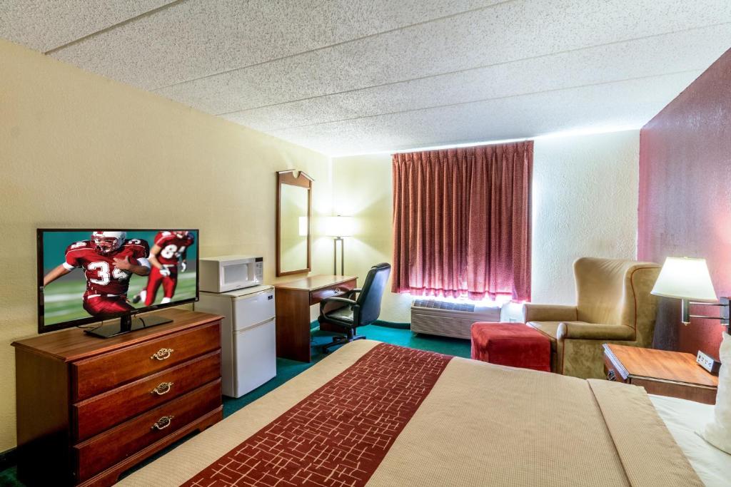 Red Roof Inn Morehead - image 7