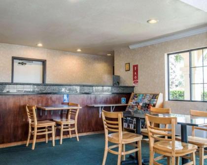 Econo Lodge Moreno Valley - image 15