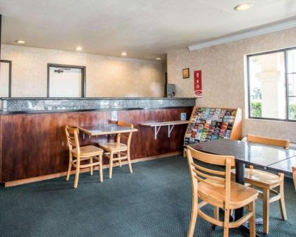 Econo Lodge Moreno Valley - image 3