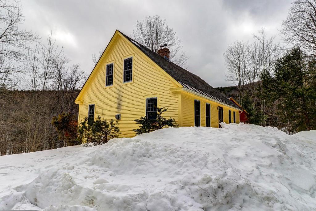 Mt. Ellen's Backyard Bungalow - main image