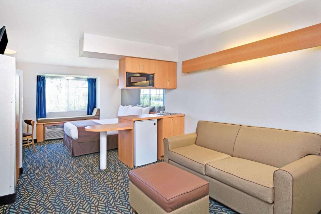 Microtel Inn & Suites Morgan Hill - image 7