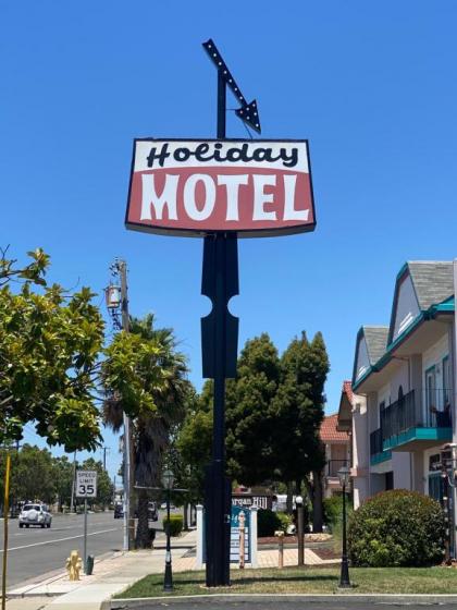 Holiday Motel - image 6