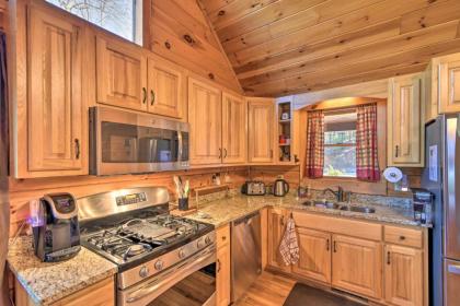 Charming Cabin with Hot Tub - 13 Miles to Blue Ridge - image 10