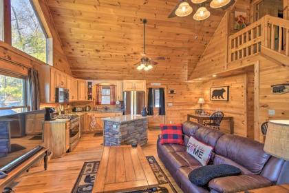 Charming Cabin with Hot Tub - 13 Miles to Blue Ridge - image 9