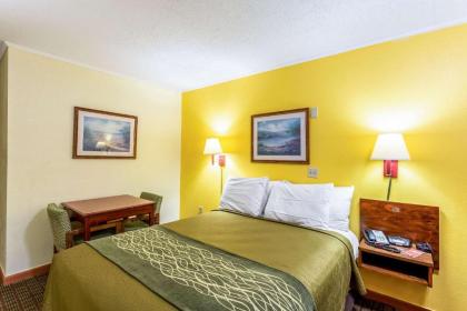 Econo Lodge Morgantown - image 7