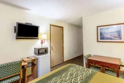 Econo Lodge Morgantown - image 8