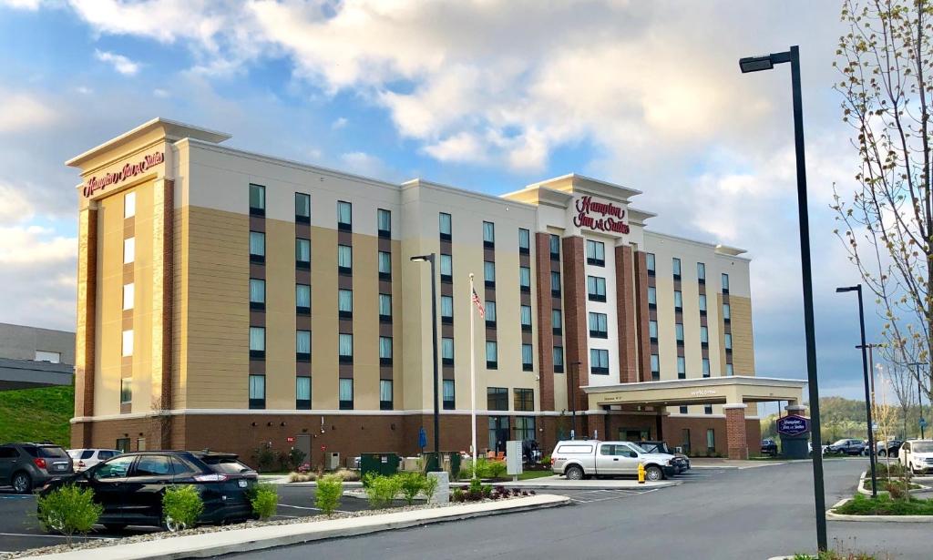 Hampton Inn & Suites Morgantown / University Town Centre - main image