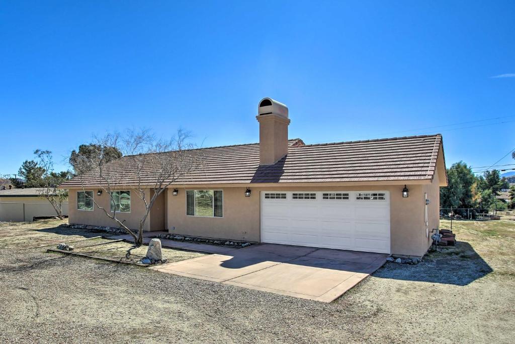 Updated Abode 22 Mi to Joshua Tree National Park! - image 2