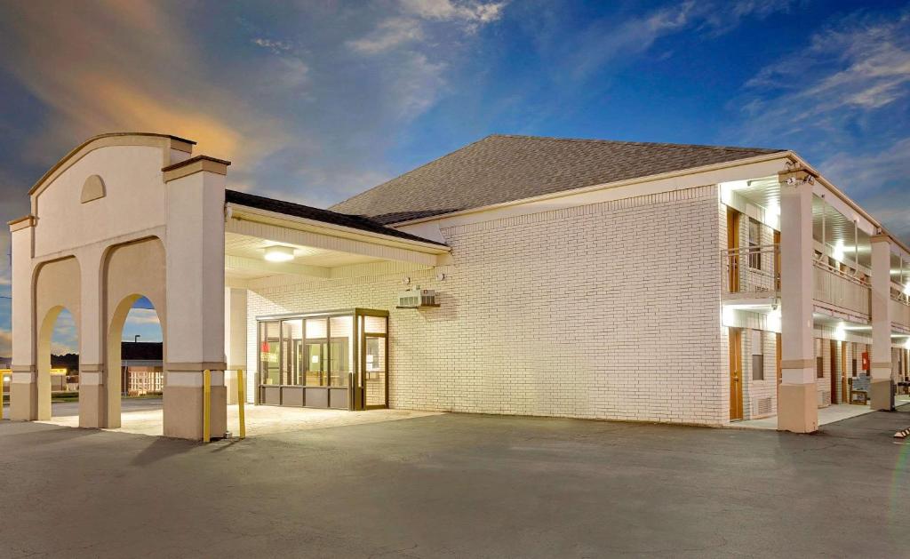 Days Inn by Wyndham Morrilton - main image