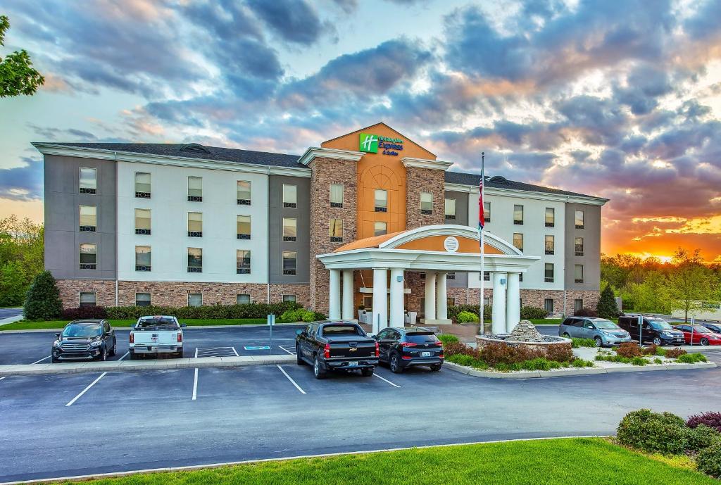 Holiday Inn Express & Suites Morristown an IHG Hotel - image 7