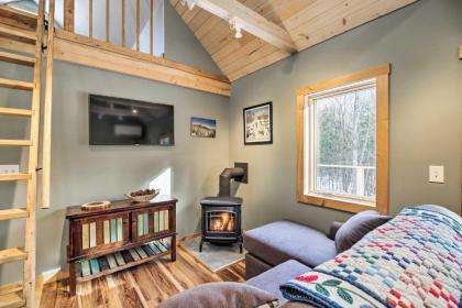 Newly Built Cabin with Hot tub   16 mi to Stowe mtn Vermont