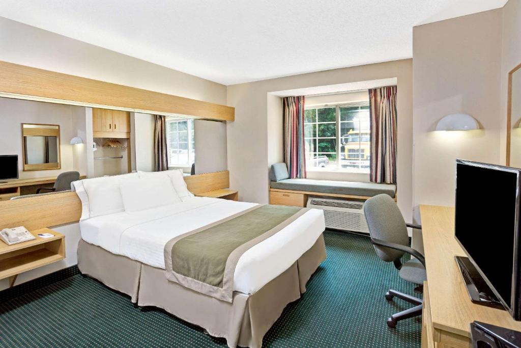 Microtel Inn by Wyndham Raleigh-Durham Airport - image 3