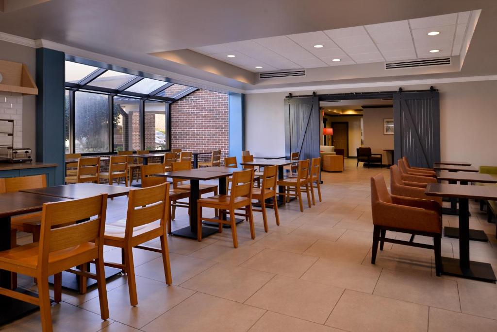 Country Inn & Suites by Radisson Raleigh-Durham Airport NC - image 3